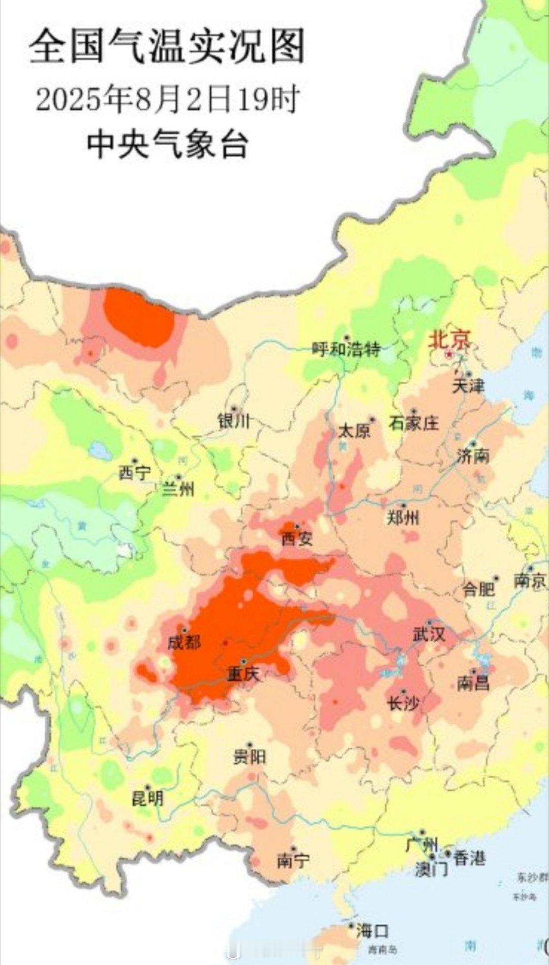 暮色漫过街巷暑气退去晚风带着几分清凉门店排队的人还挺多坐在门店口的小板凳上加入这