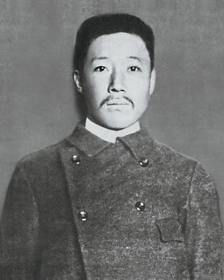 李在明访华本来想带他回家，但遗憾，至今没有找到他的遗骨。
安重根因1909年在哈