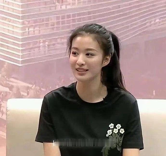 王楚然早期素颜，感觉跟现在也没什么变化诶 
