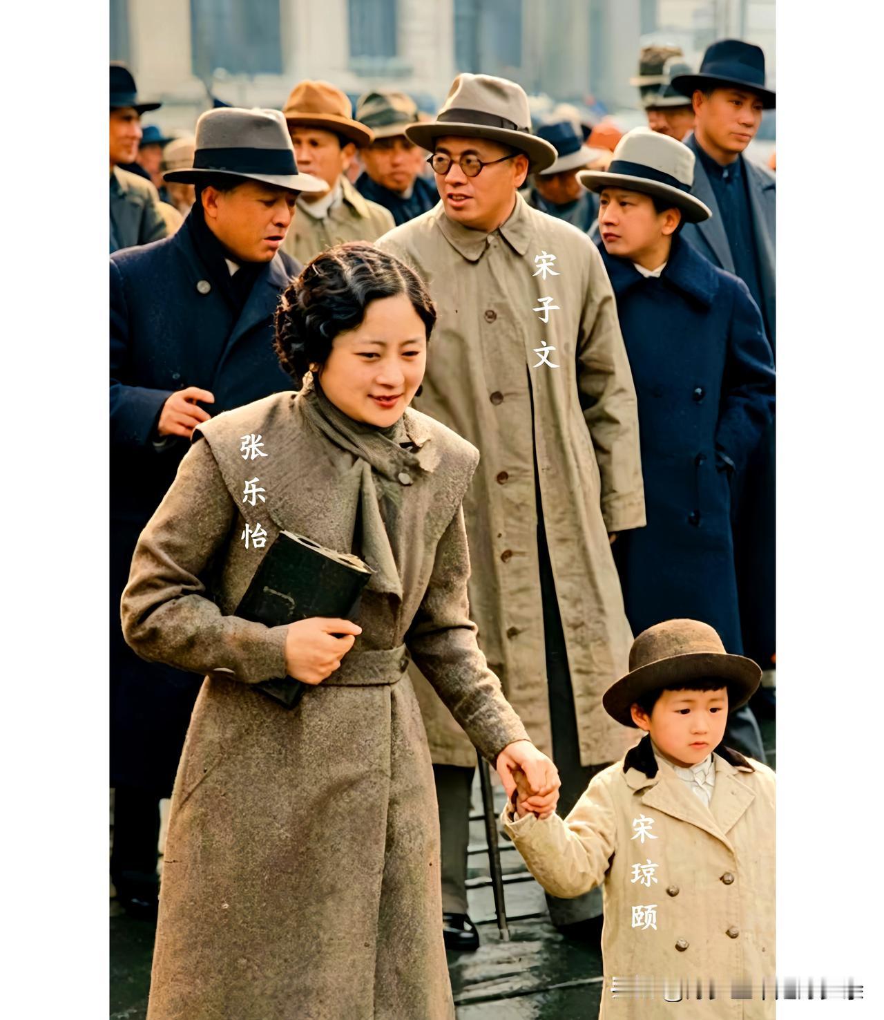 这才是宋子文与张乐怡年轻时候的真实模样，大家都好好的瞧瞧！这可不是演戏，也绝非影