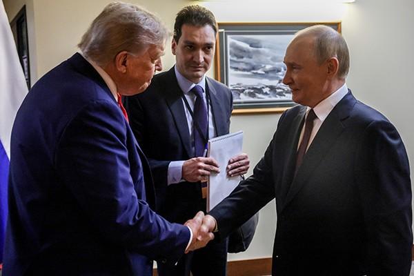 泽连斯基估计又要生气了！
当地时间4月23日，美国官员透露，他们打算邀请俄罗斯总