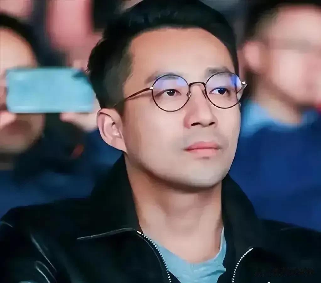 以前一直觉得汪小菲动不动就发脾气，性格不成熟，但现在开始有点理解他了，看他晒出的