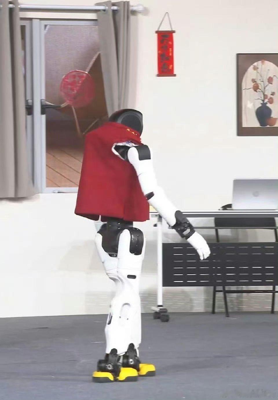 以前的机器人vs现在的机器人于东来账号已改名傻坏蛋以前的机器人简单又笨拙，现在的