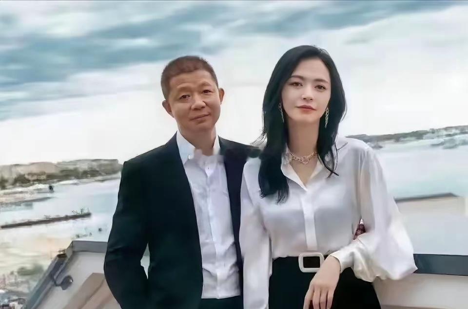 明星姚晨也离婚了，娱乐圈的人最好离婚，这是他们自保的一种手段！否则婚姻存续期间出