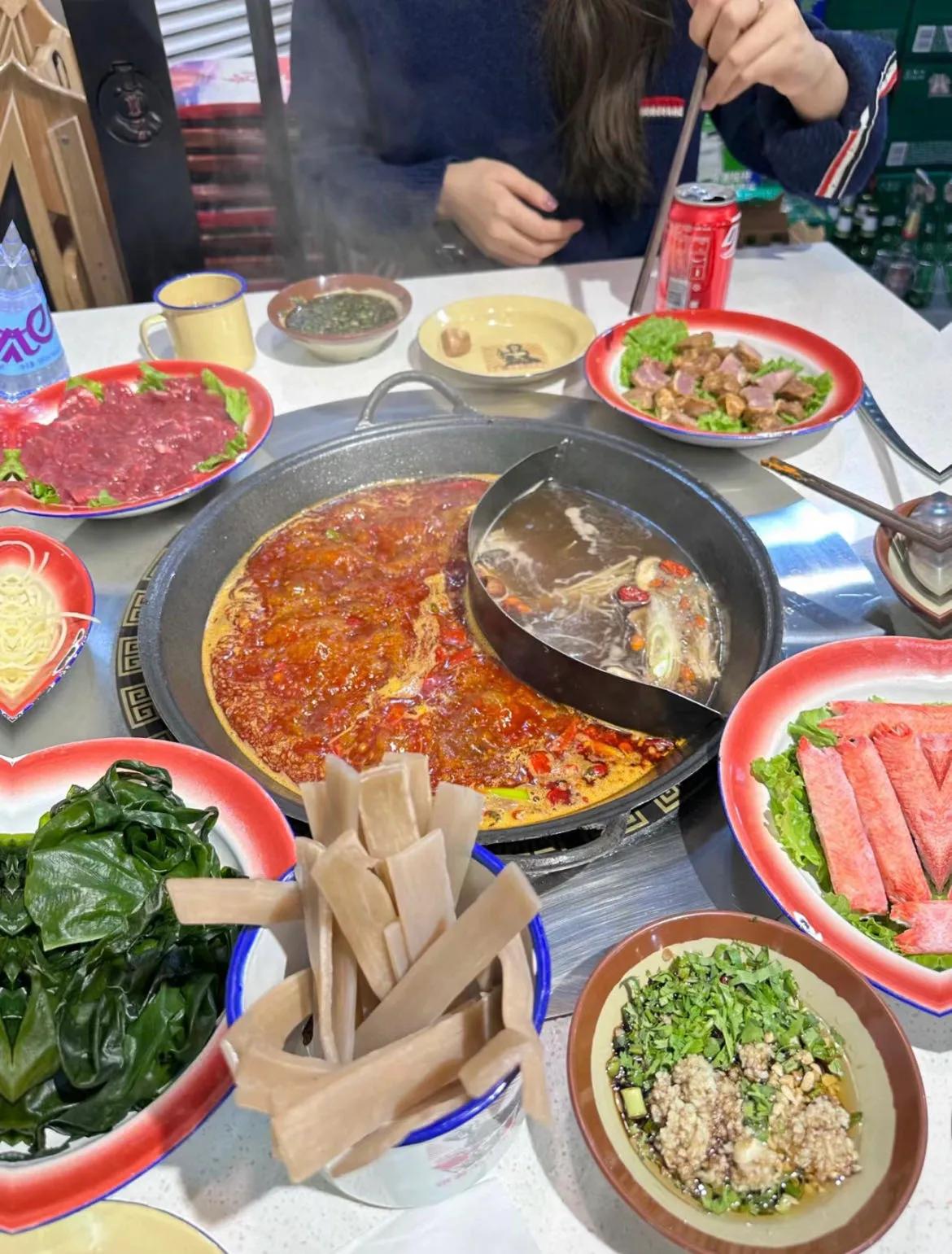 我今天被安排了一次相亲，但是失败了。

那个女孩，97年出生，个头不算高。我好奇