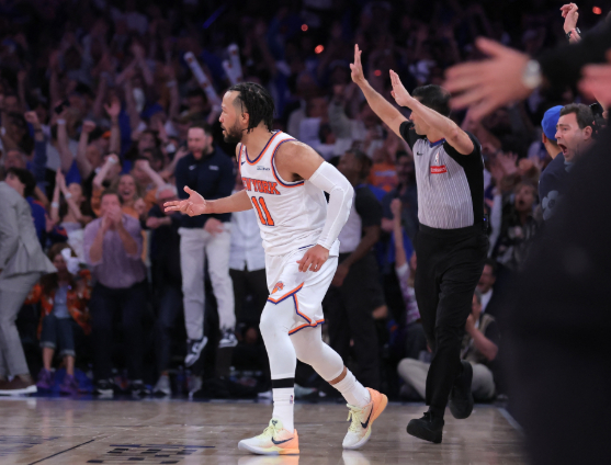 NBA总决赛，尼克斯94-90再度逆转马刺，总比分4-1夺得冠军。本场比赛，布伦