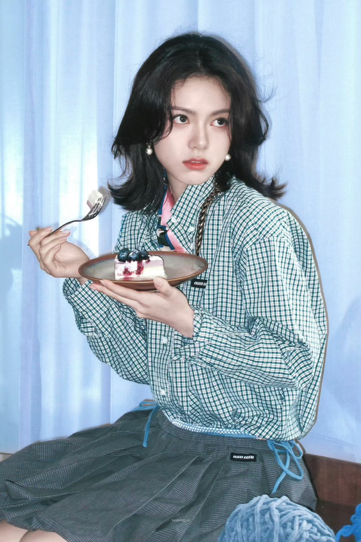 赵今麦赵今麦徐迟 🍊赵今麦无可替代“玫瑰之所以是玫瑰，是风与光的眷顾，更是视线