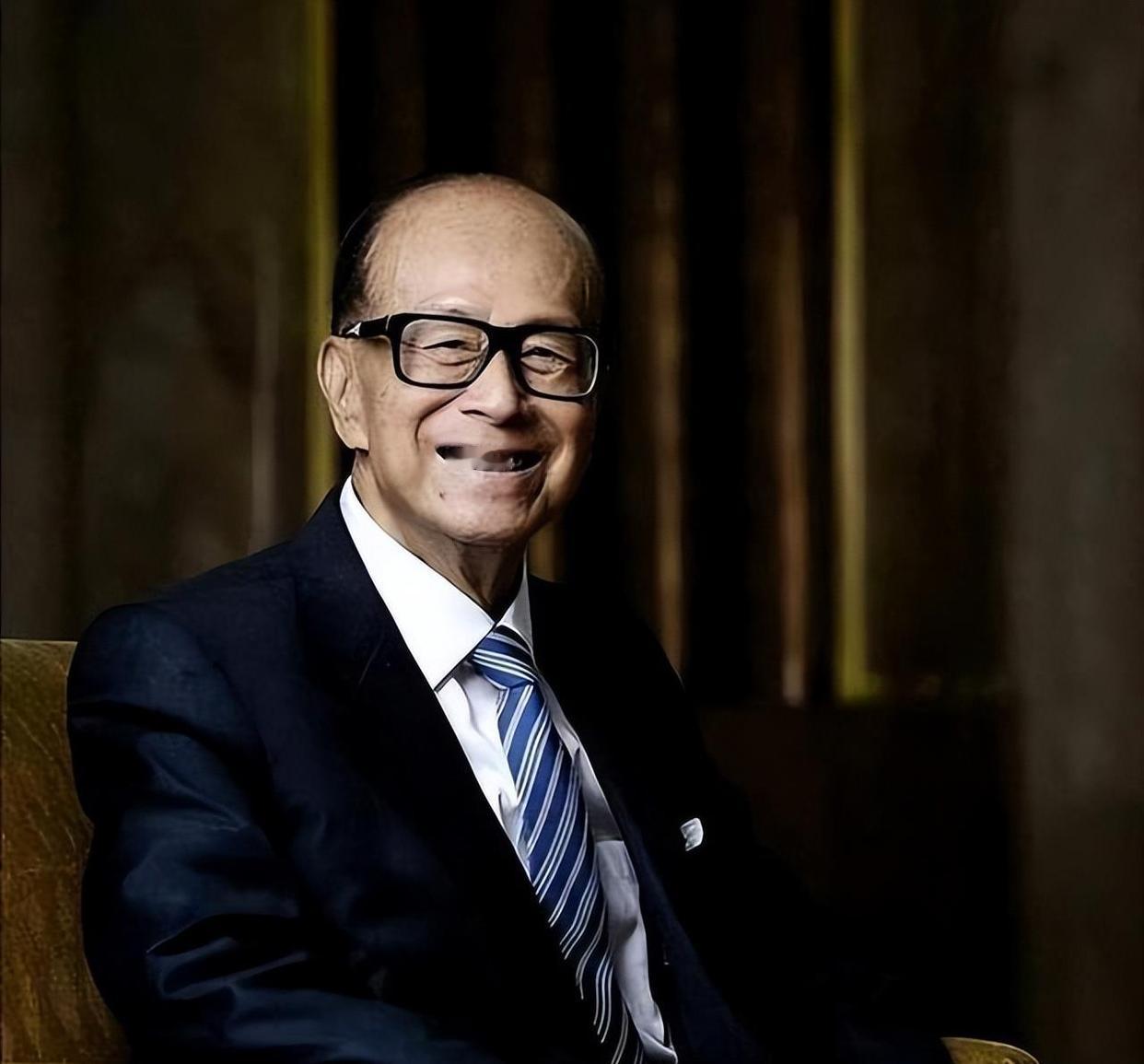 李嘉诚继续抛售英国资产！

之前李嘉诚曾大举进军英国，收购了不少英国的产业，为此