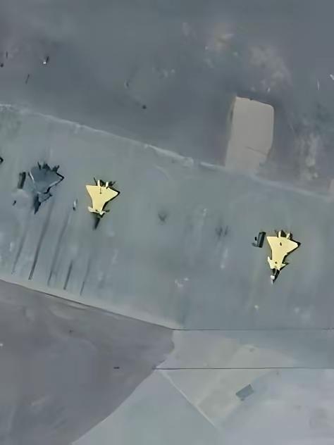 我个人认为，这是歼10的发展型号，是双发隐身歼10。
首先，在发动机瓶颈解决后，