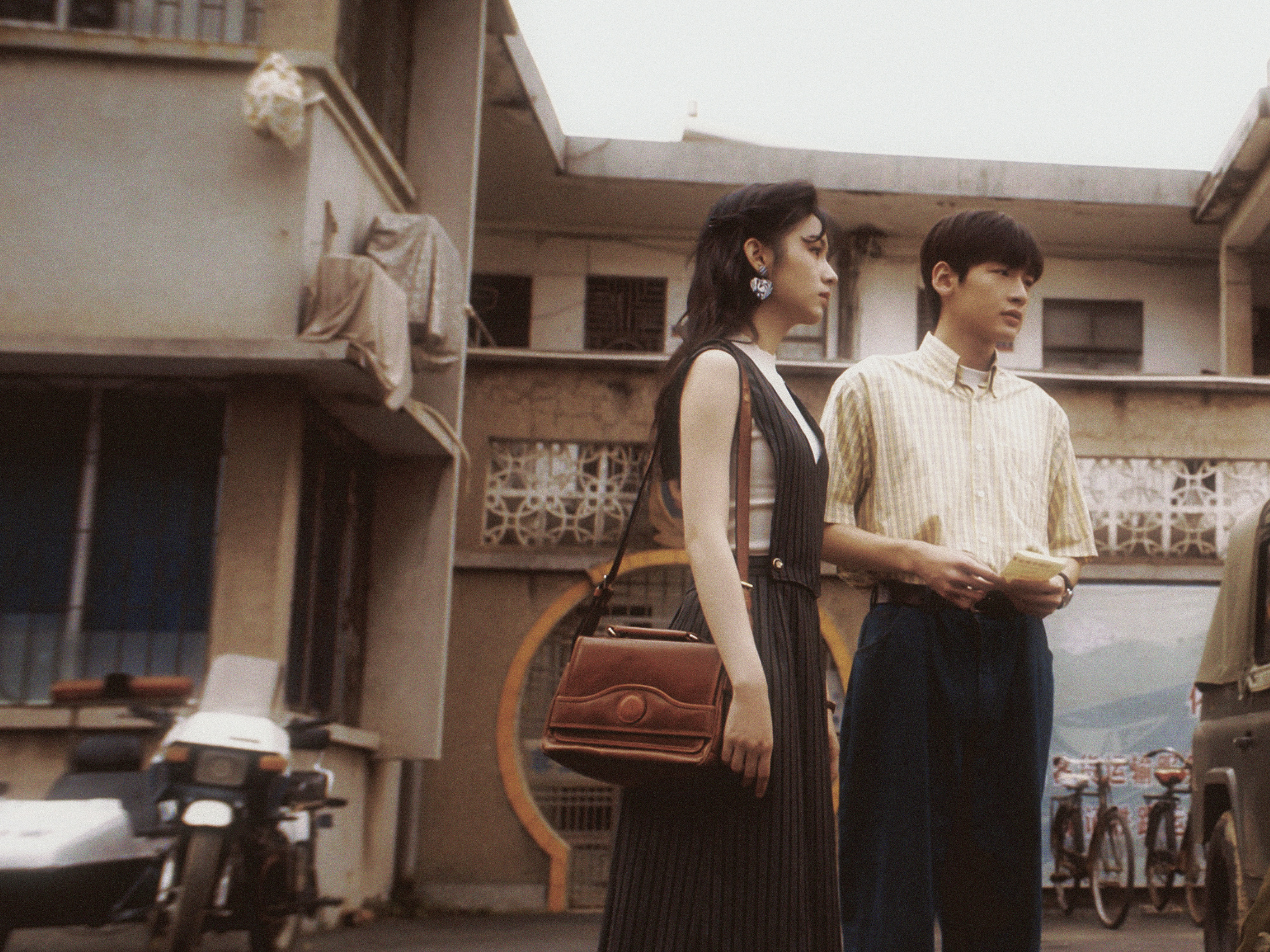 你好1983 周也X翟潇闻有种“从前慢”的感觉谁懂！！！翟潇闻不算流量，但是很适