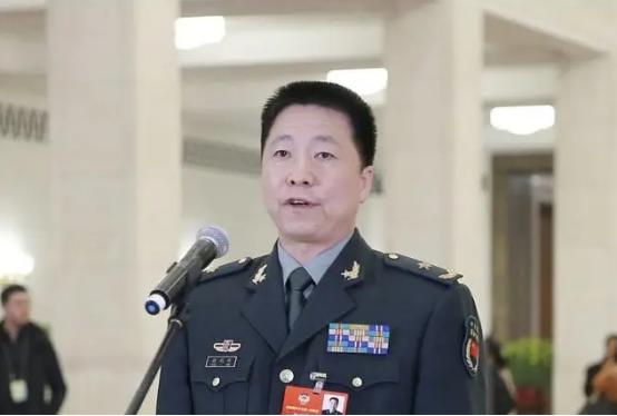 杨利伟为啥再也不上太空？当年神五飞天数次濒临殒命，26秒致命共振、太空怪响、舷窗