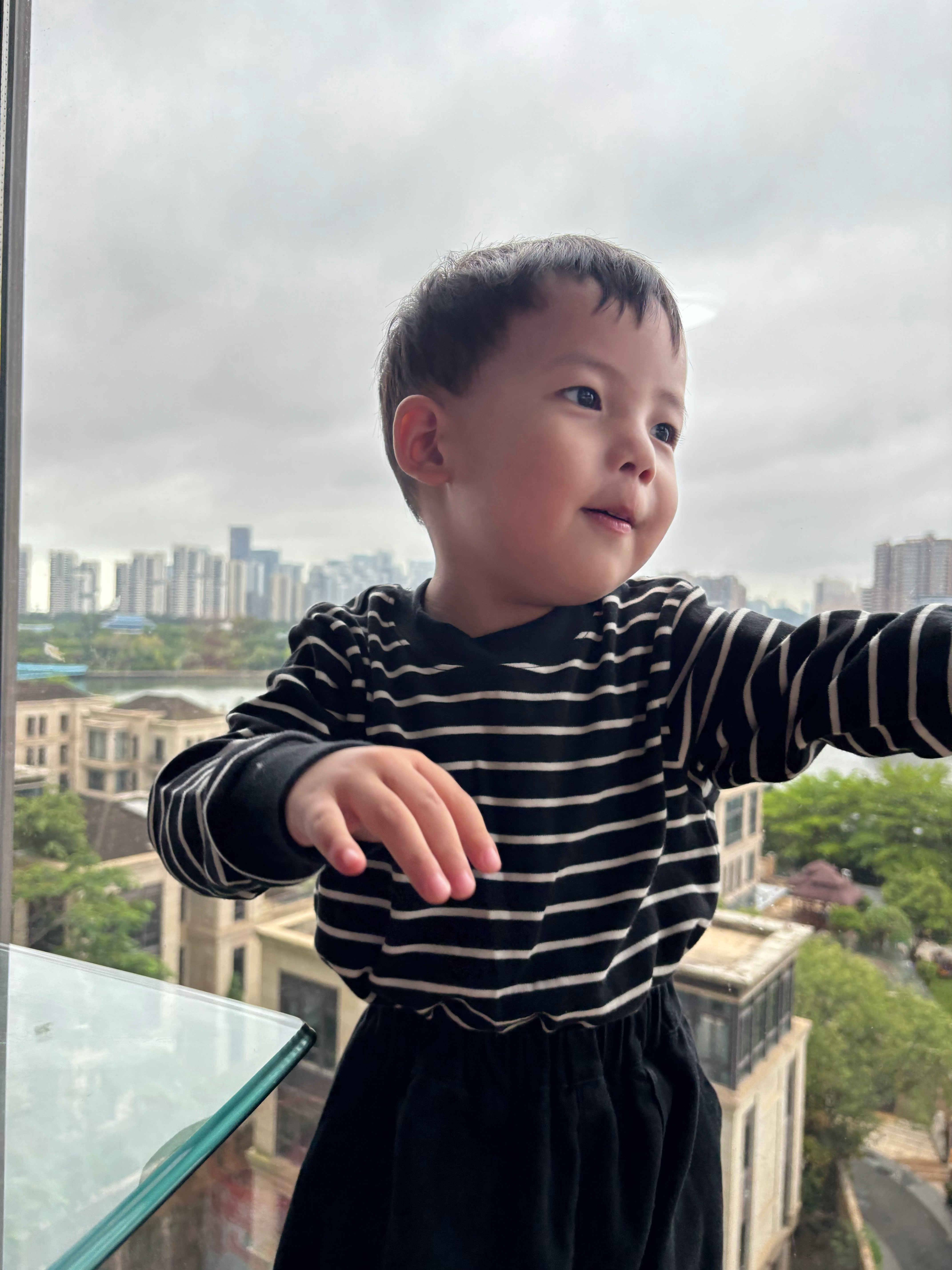 我公公做事非常喜欢提前很久，当然这个也是优点。我要带希希去舞蹈考核，家长会只能让