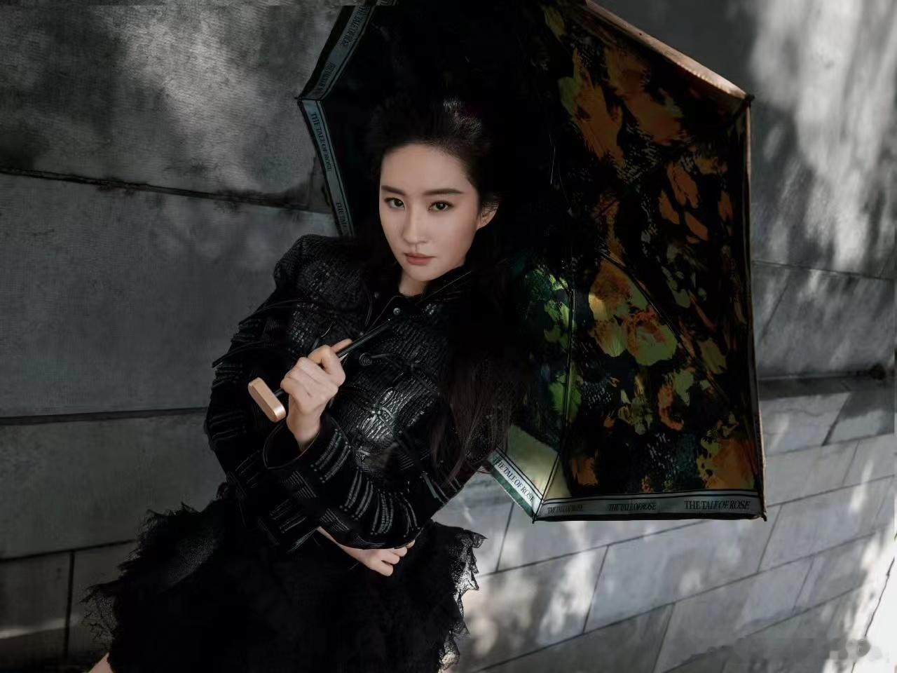 #刘亦菲lv造型出图##刘亦菲浪漫盛放#刘亦菲浪漫盛放，温柔亦坚毅，[太开心][