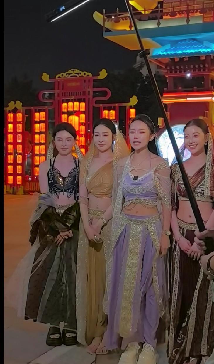 驴家那个网红团队，一姐从桐桐换成了爽儿。
原因挺直接，桐桐生了孩子，精力跟不上，