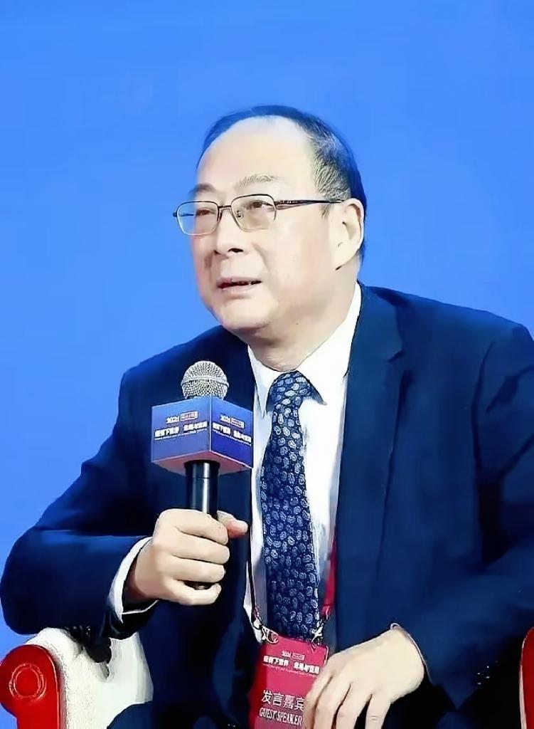 金灿荣有个推演，信息量极大。
他说，如果美国真把格陵兰岛给吞了，普京那边，估计眼