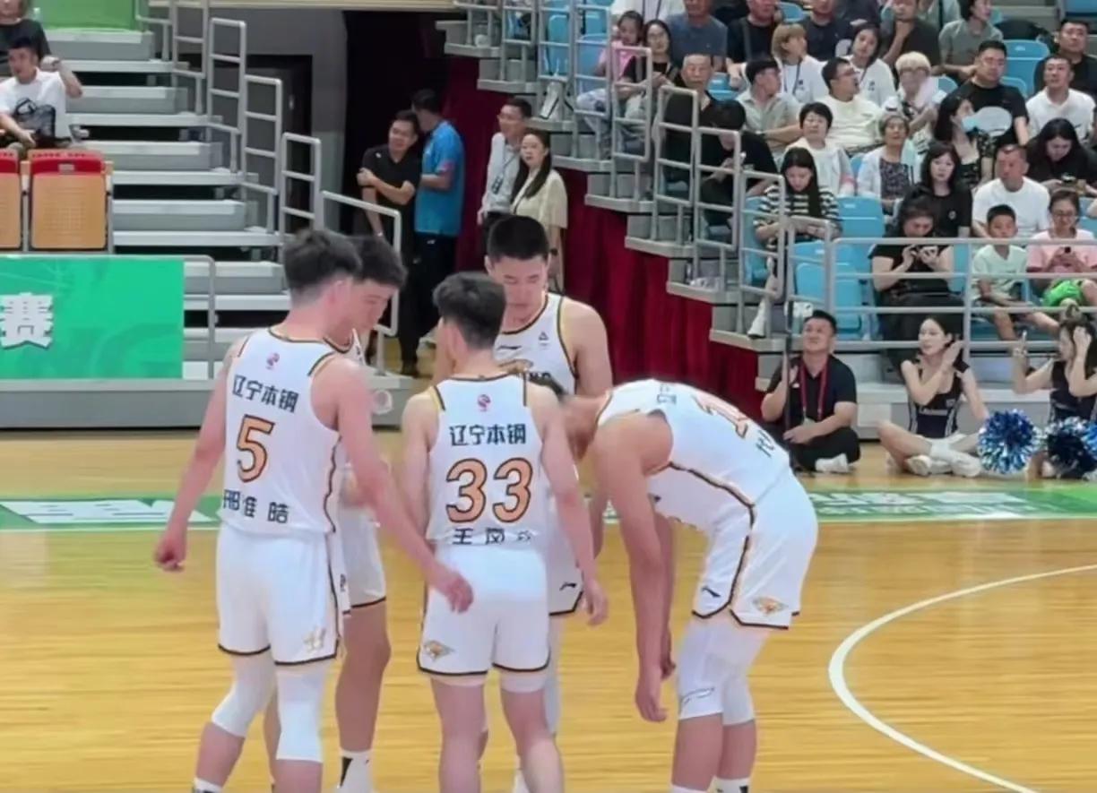 辽宁男篮95-66大胜卡赛雷斯男篮，全队五人得分上双，付豪，进攻端发挥出色，爆砍