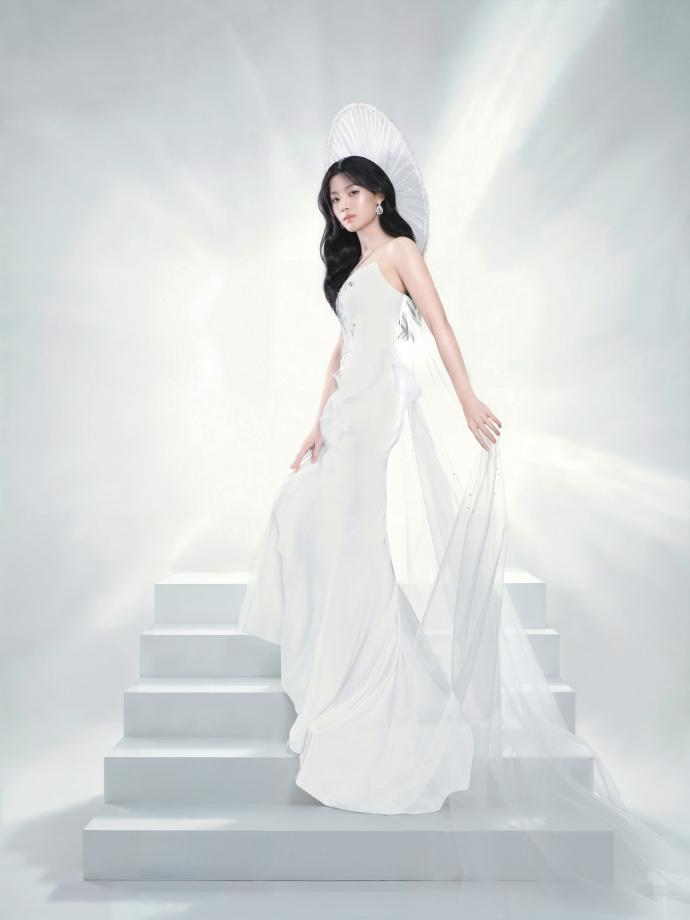 卢昱晓光女神卢昱晓出图了 卢昱晓出图了，卢昱晓光女神，一整个有被这个晓晓的造型美