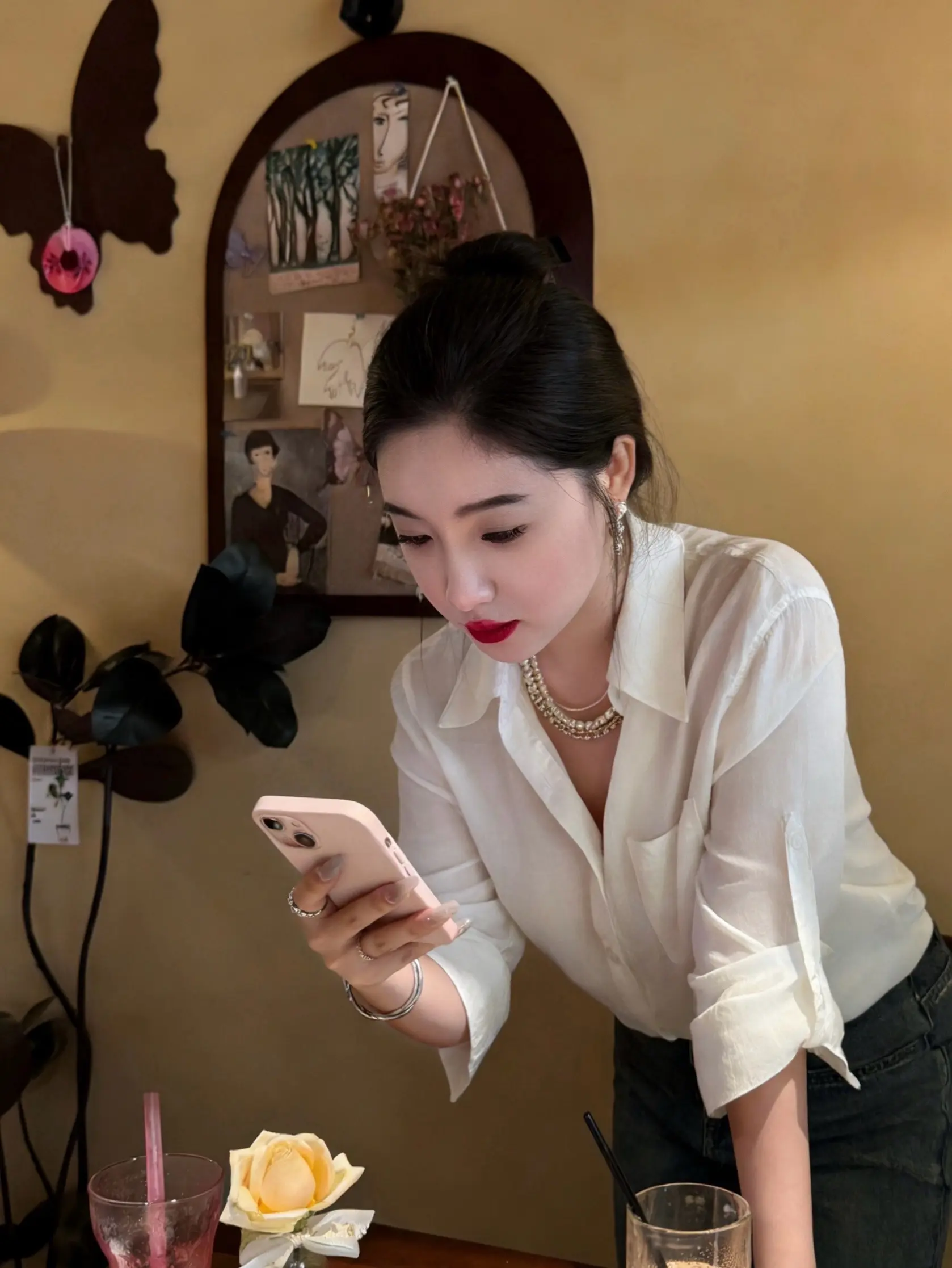 翻遍相册找了两张能配这首歌的图。