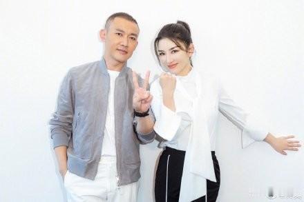 时光如梭，岁月如歌，转眼间20年过去了，曾经青涩的他们如今也已经成为了人父人母，