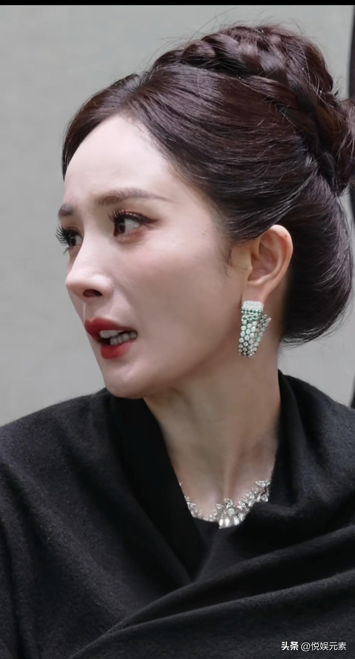 杨幂的美优雅而大气，历经风浪自带锋芒。自从离婚后事业也是越来越好，名气也是越来越