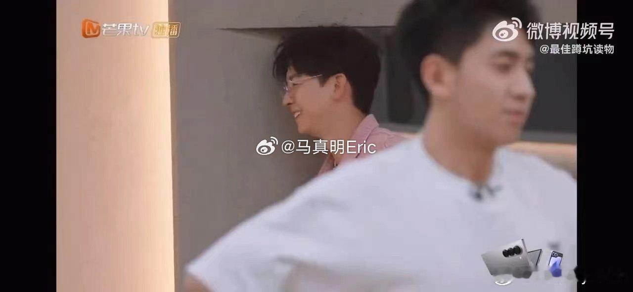 #胡夏 现在过来抱老子#胡夏真的是会把人给笑到不行，特别是用着凶狠的话语让对方过