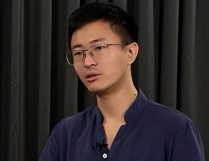 很认同台湾省的侯汉廷说的一句话，他说：当中国还很穷很破烂的时候，有人不愿意当中国