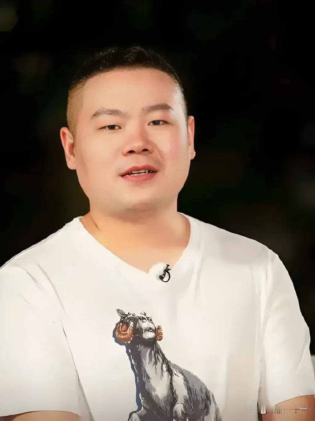 岳云鹏，

接受采访时说了句话，

网友：还是实在了你应该换个说法……

事情是