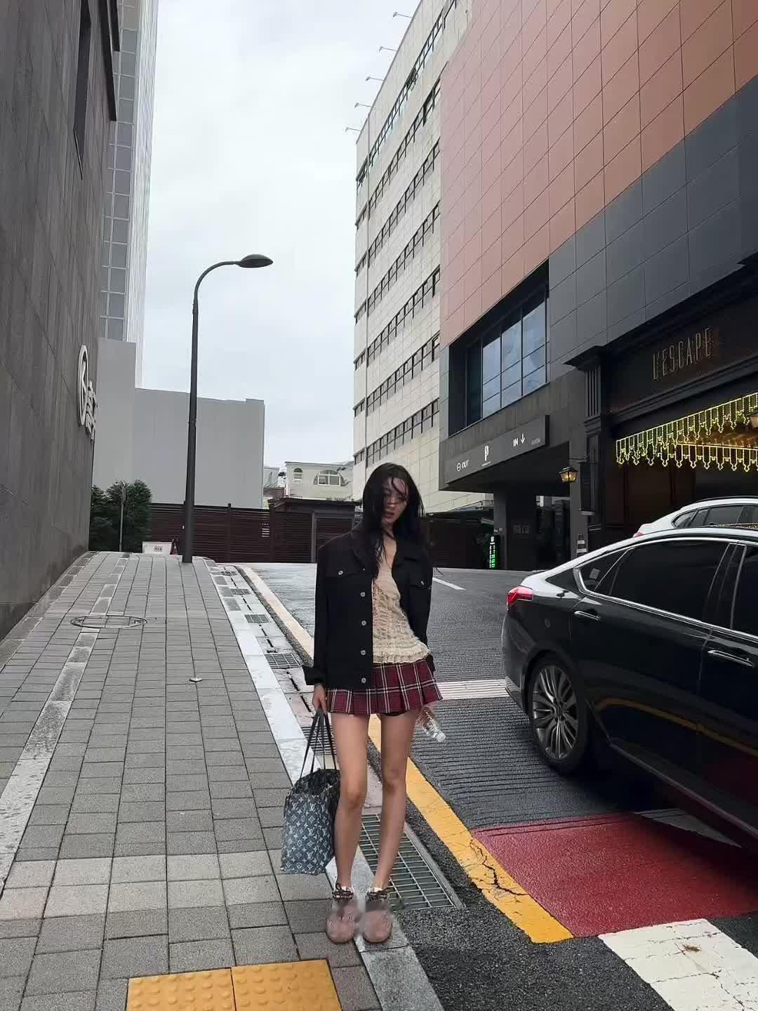 早上：我就要穿短裙  晚上：已老实🥶 中秋节快乐🎑！！