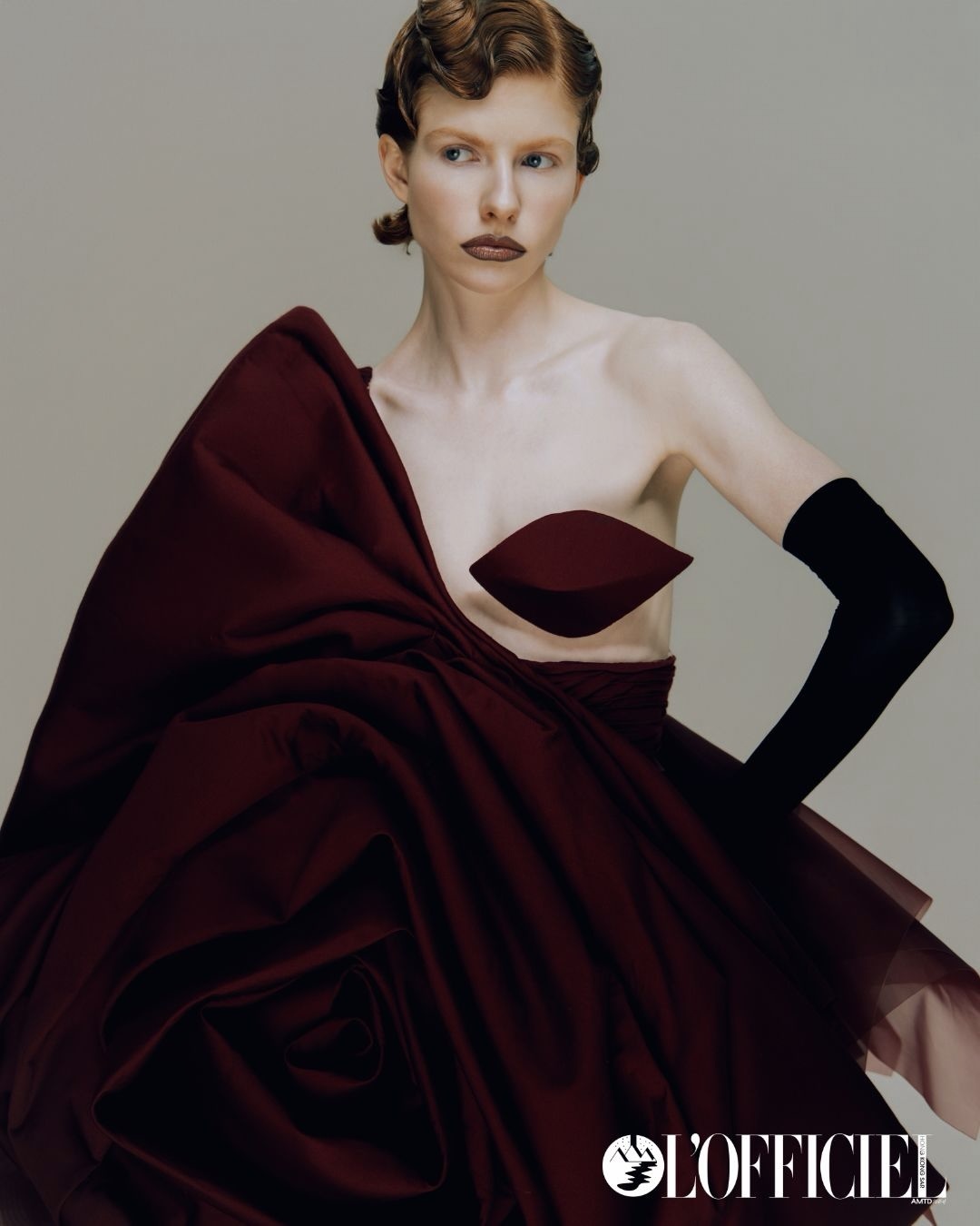 模特Edwina Preston出镜港版《L'Officiel》2026年2月刊