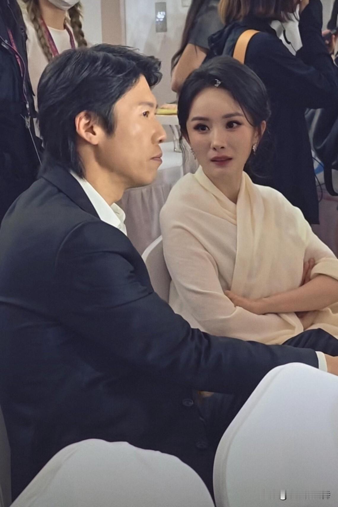 杨幂和王骁都是那种对“脸”要求不高的演员！

他俩坐一块没有任何“违和感”，杨幂