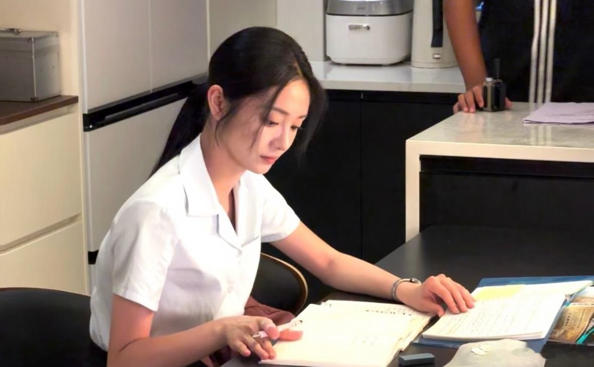 周洁琼走出剧本的少女周洁琼校园剧照好有代入感周洁琼演高中生一点不违和，温柔又明媚