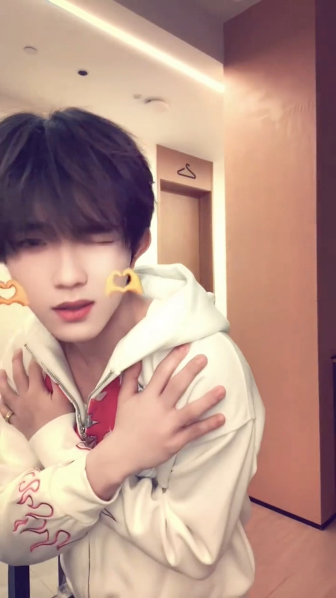 苏新皓cha了forget抖肩舞苏新皓跳forget抖肩舞苏新皓今日份新鲜营业，