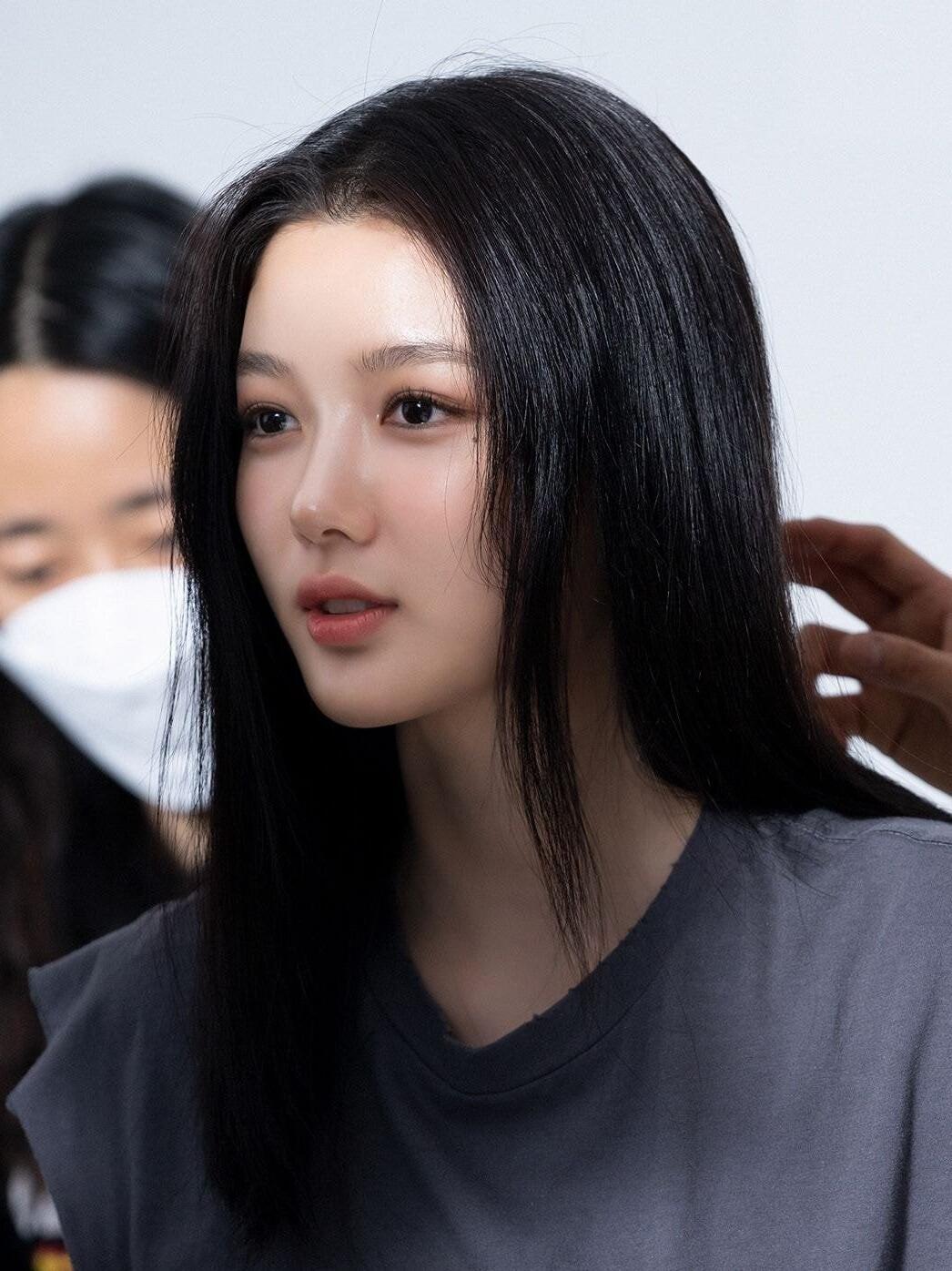 我喜欢这样浓颜系的甜颜！！一眼甜但细品发现骨相也是绝佳（妹宝金裕贞✨ ​​​