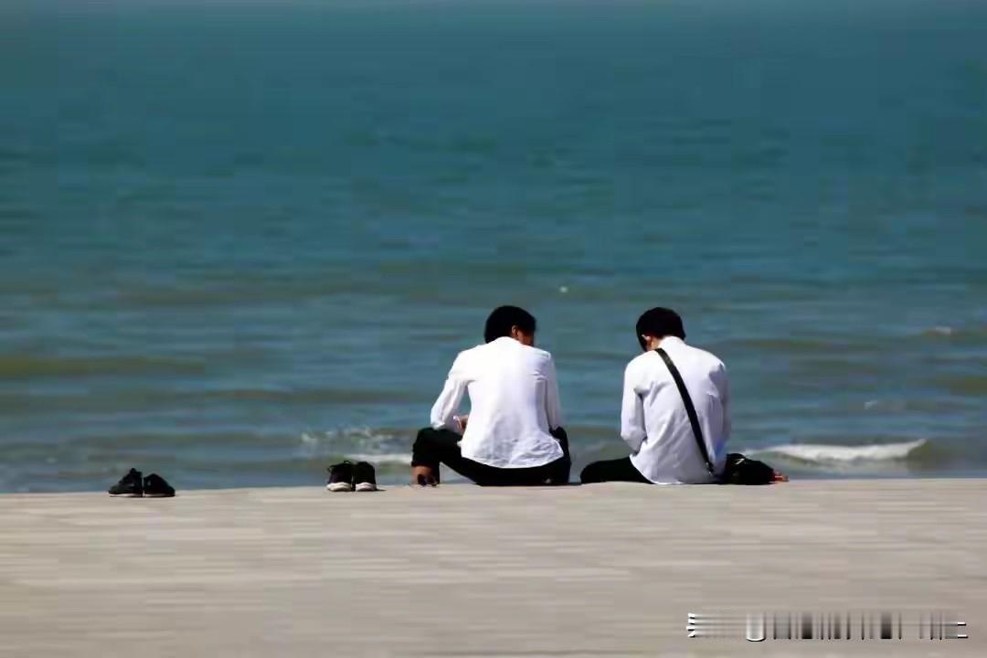 以前，还觉得人与人之间还有交情，奸情，感情。
现实是，只有交易。