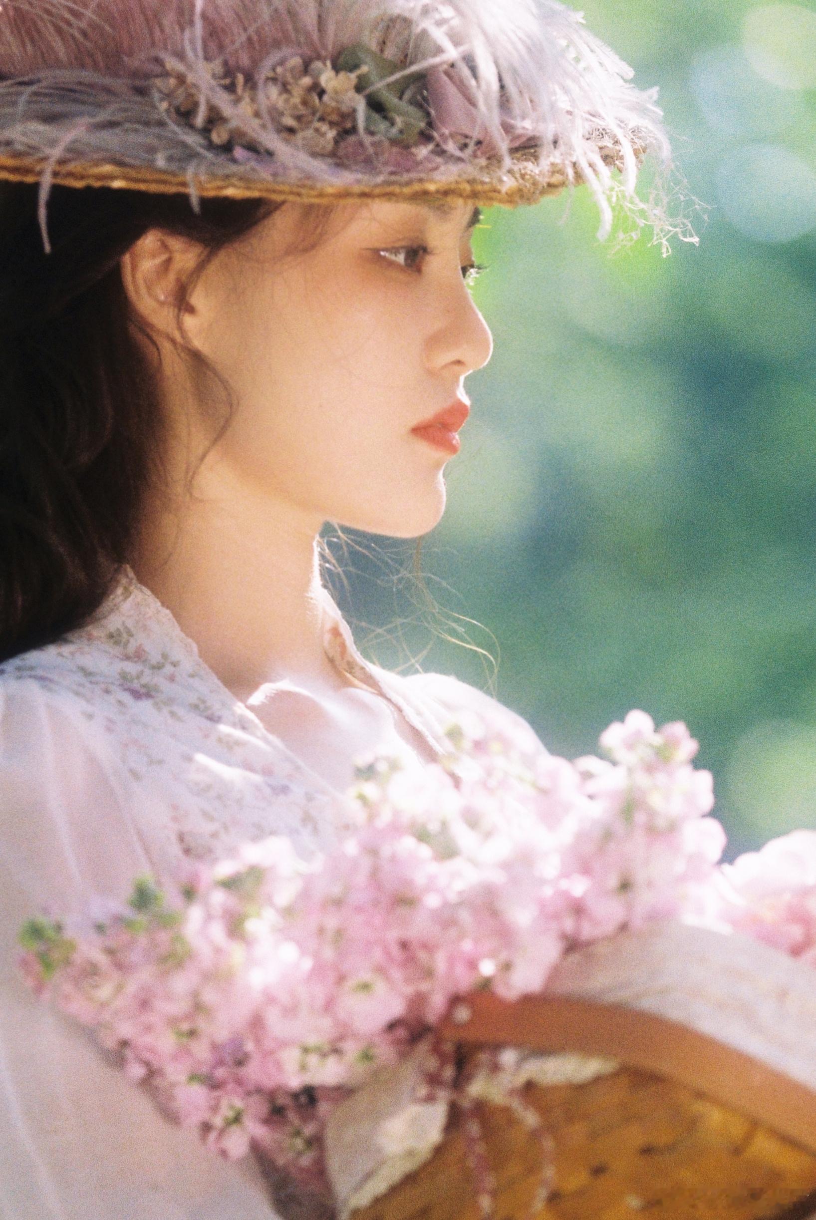 #半梦客片# 春日的光，带着紫色的花香· ​​​