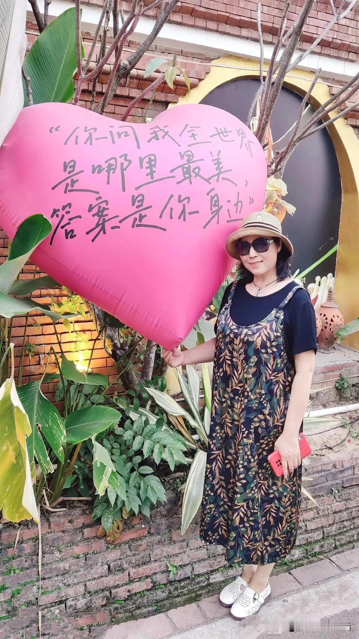 近期，总是感觉有些焦虑
自己也是努力想控制情绪
但有时又控制不住
想一想，是时候