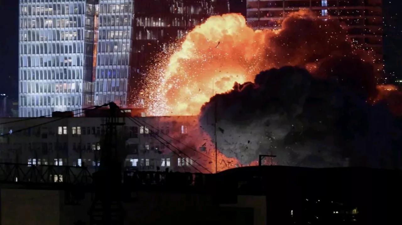 半岛电视台报道，当地时间25日，伊朗塔斯尼姆通讯社发文证实，当天位于波斯湾南部，