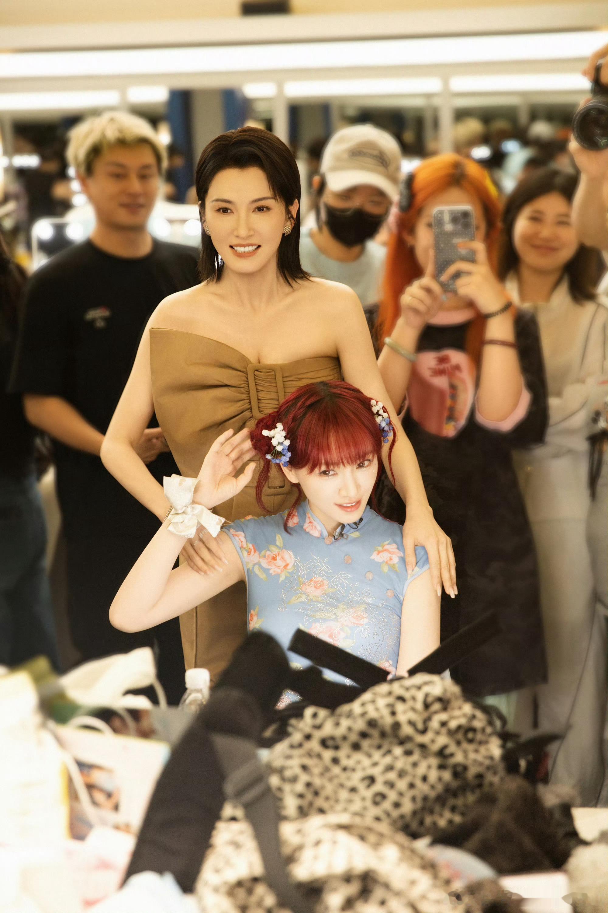 徐洁儿徐洁儿疯狂的麦姬徐洁儿浪姐合照香晕了徐洁儿疯狂的麦姬人缘名不虚传！后台随处