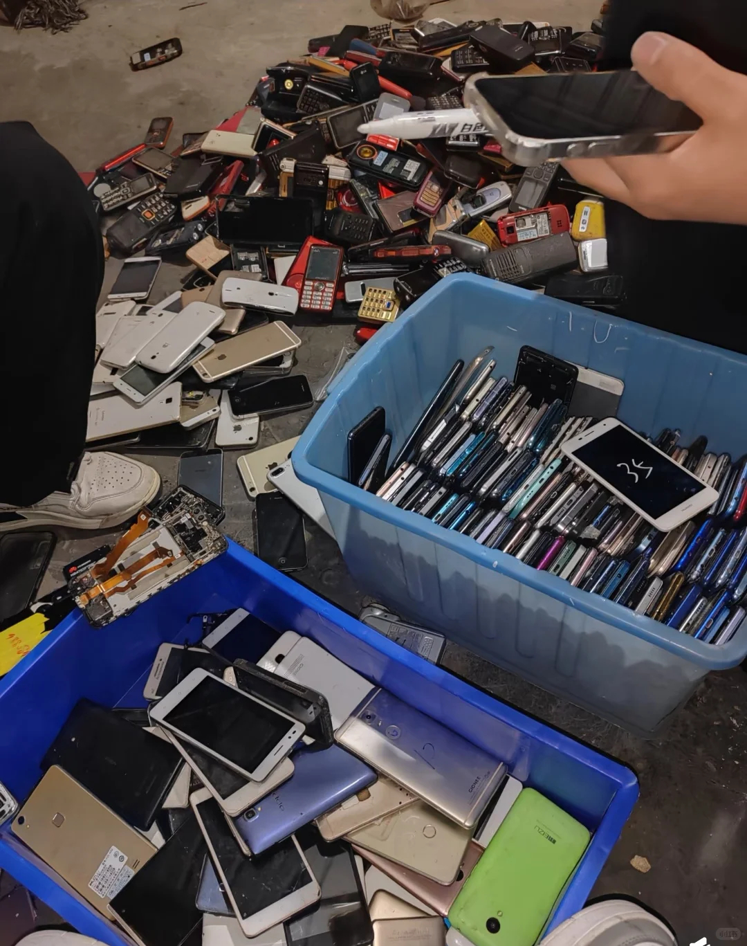 旧手机回收价暴涨五六倍 已经看到有很多贩子在收手机了，而且是各种破烂都收怎么一下