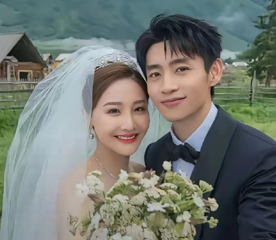 魏晨15年零绯闻！
从校服到婚纱的偏爱，
娱乐圈最干净的爱情赢家
从校服到婚礼！