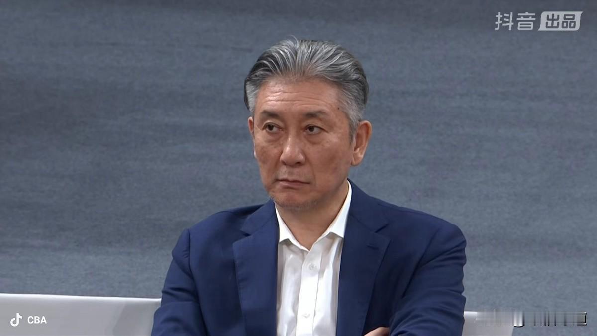 广厦最多领先19分的时候，深圳队里被寄予厚望的那个人，全场打了40分钟只拿了6分