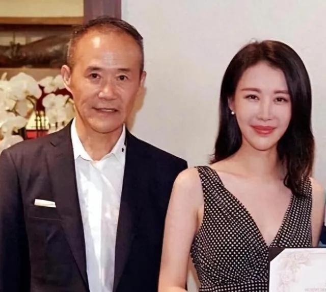 田朴珺和王石这对老夫少妻曾是大家眼中的爱情典范。想当年，王石这个商界大佬为田朴珺