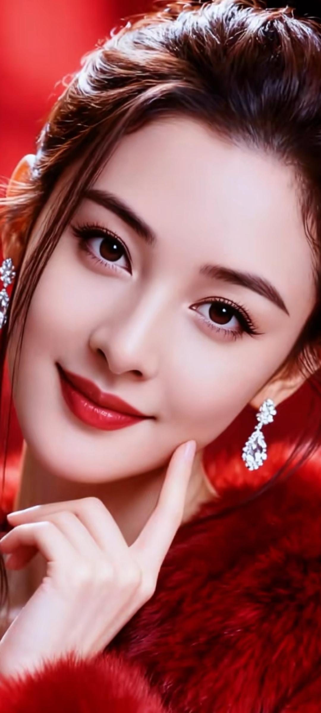 红衣美人，优雅迷人，红唇轻启，魅力无限