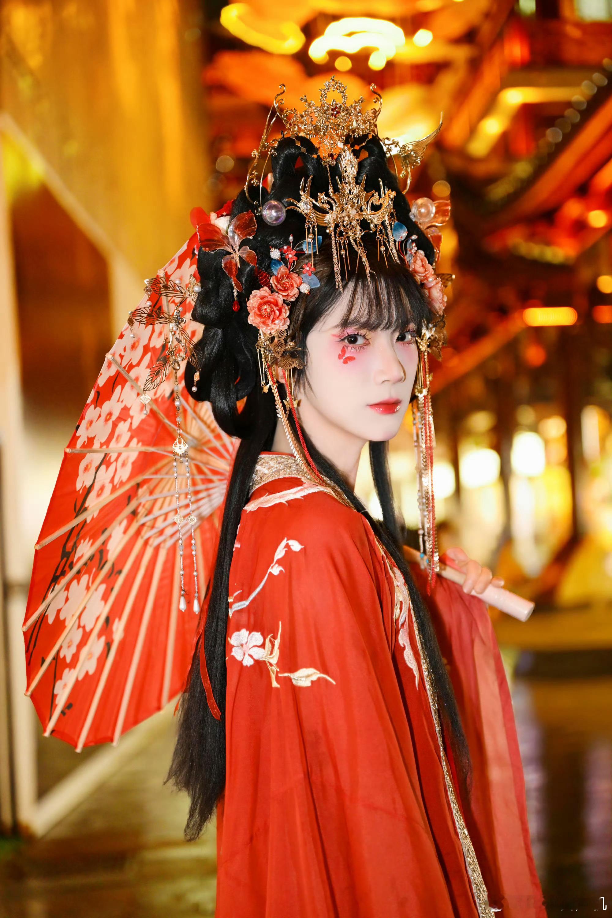 李永钦汉服造型李永钦的女装汉服造型看起来比男装的更合适 