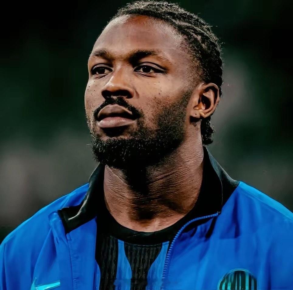 国际米兰哪能赢！欧冠附加赛次回合，国米主场1比2负于博德闪耀。《米兰体育报》赛后