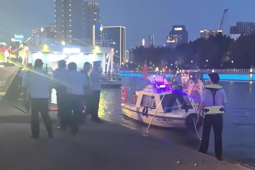 越刷越无语，什么冷漠的城市，什么大爷都去哪儿了……加栏杆？一直加到二道闸多好。亲