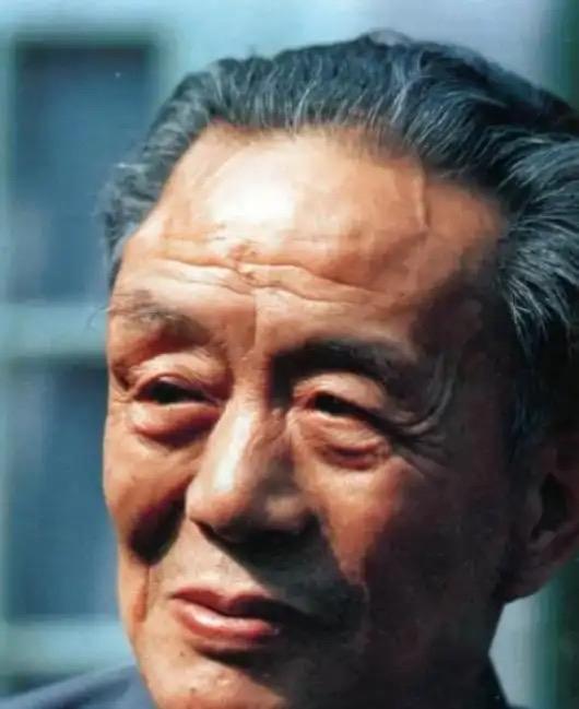 《纪念》
艾青70年前的一首儿童诗，该诗未收集在任何一本艾青诗选中。

给祖国的
