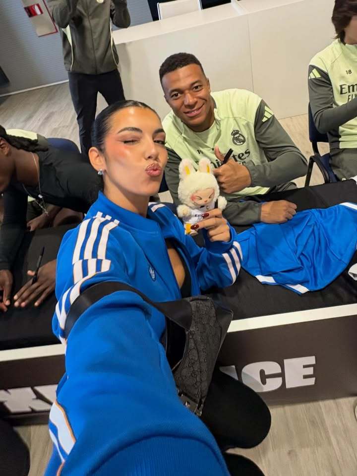 介枚小萌物尊滴要蛰伏到圣诞才发动态了嘛🙂↔️🥺 