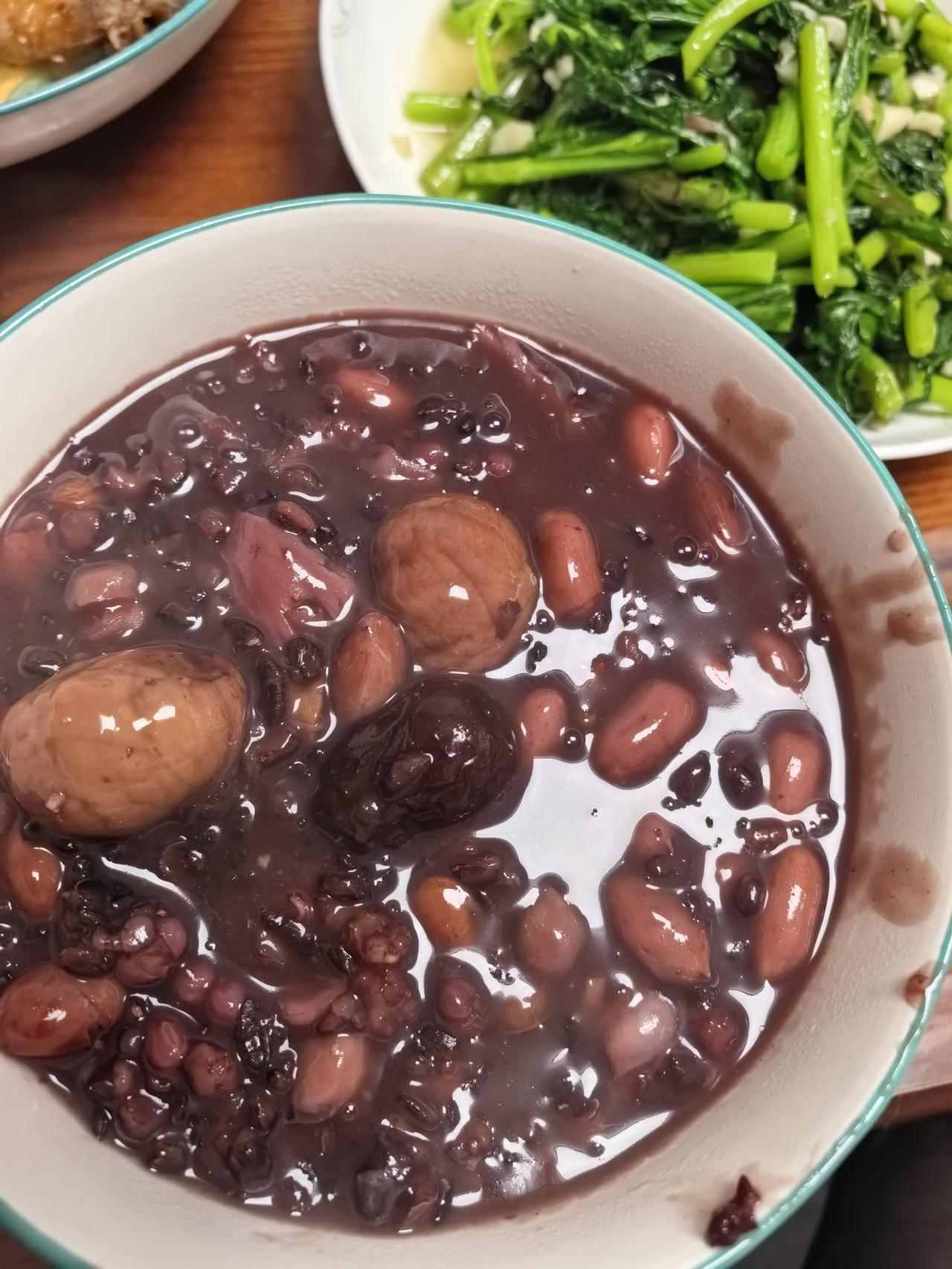 你觉得幸福应该是什么样的幸福就像这碗八宝粥，把生活的酸甜苦辣掺合在一起熬出这一碗