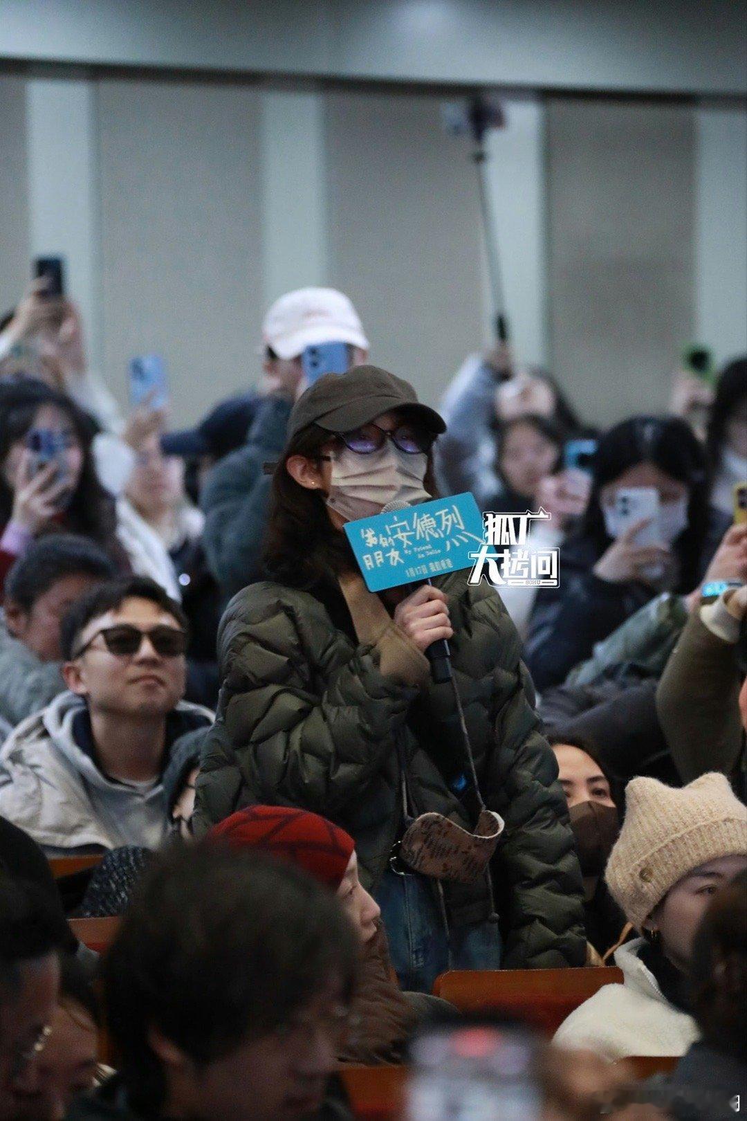 张子枫 我的心被狠狠敲了一下 张子枫看《我的朋友安德烈》首映，直言被克制的情感狠